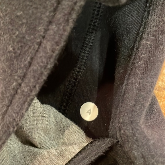 Lululemon reversible hooded vest. Size 4. - Picture 10 of 10